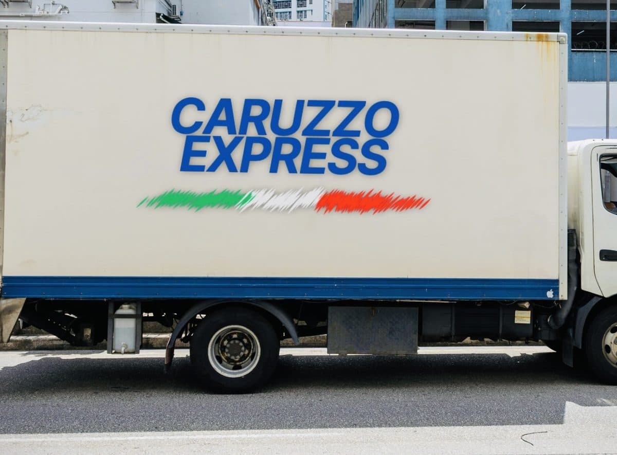 Caminhão da frota Caruzzo Express